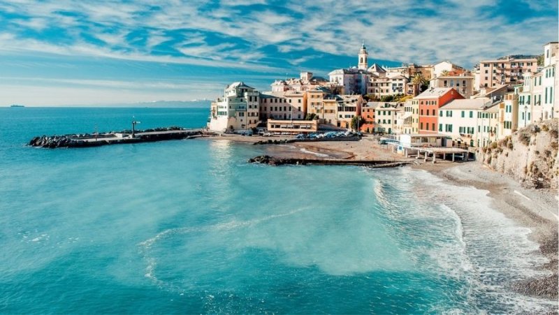 Türkisfarbene Bucht in Griechenland, Santorin