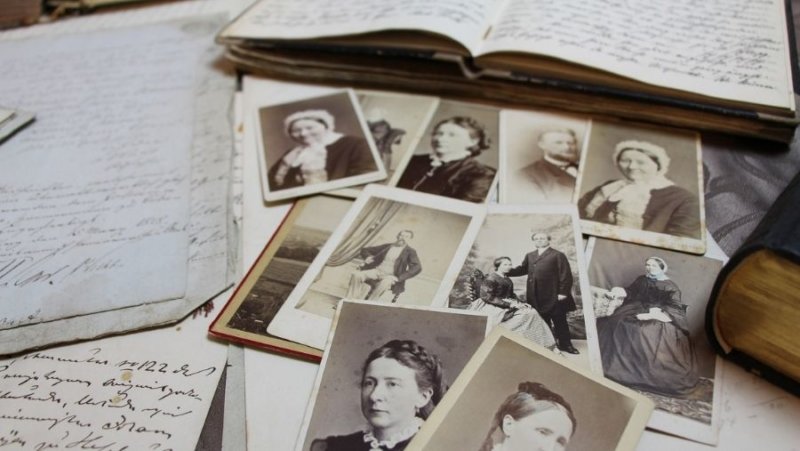 Alte Fotos und Schriftstücke
