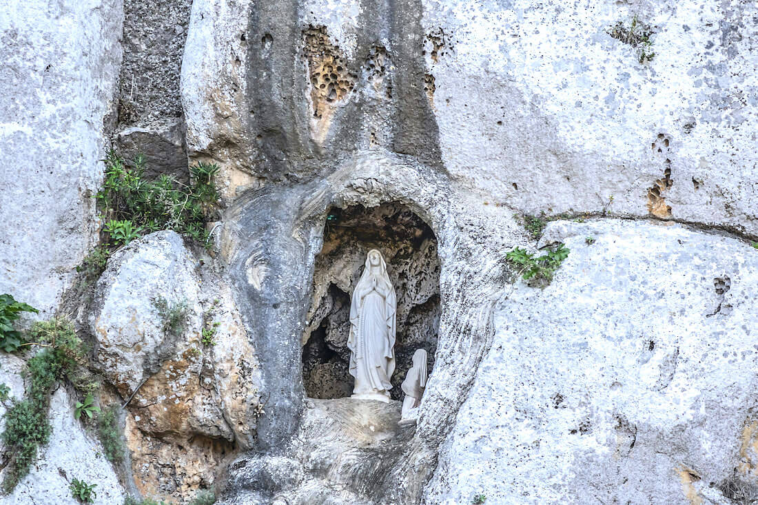 Statue der Santa Rosalia in der Grotte
