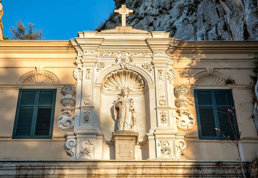 Heilige Rosalia Statue an der Kirche