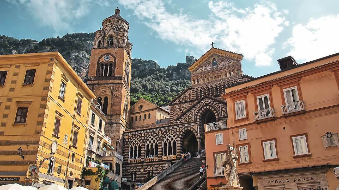 La cattedrale di Amalfi dall'esterno