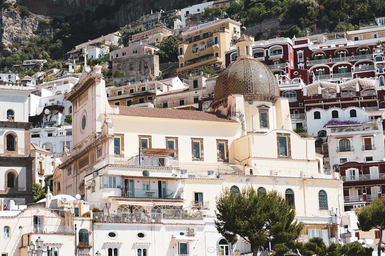 Vista della chiesa di Positano