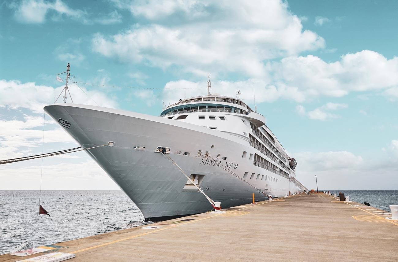 Silveursea Cruises Schiff an Pier in Mittelamerika