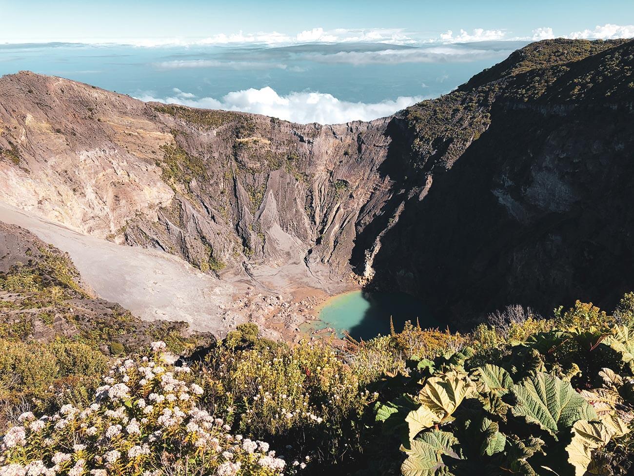 Blick in die Caldera des Vulkans Irazu