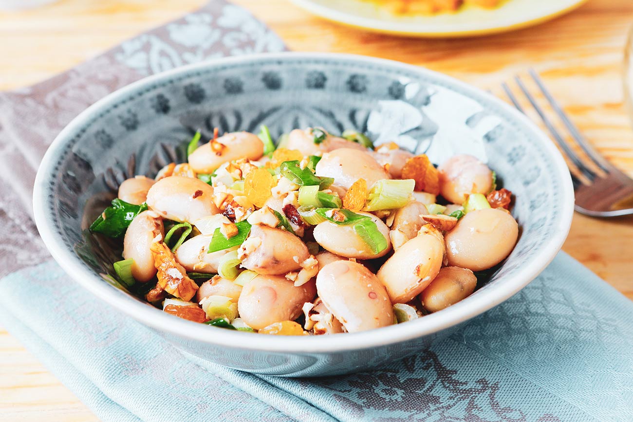 Fagioli bianchi di Controne serviti come insalata in una ciotola