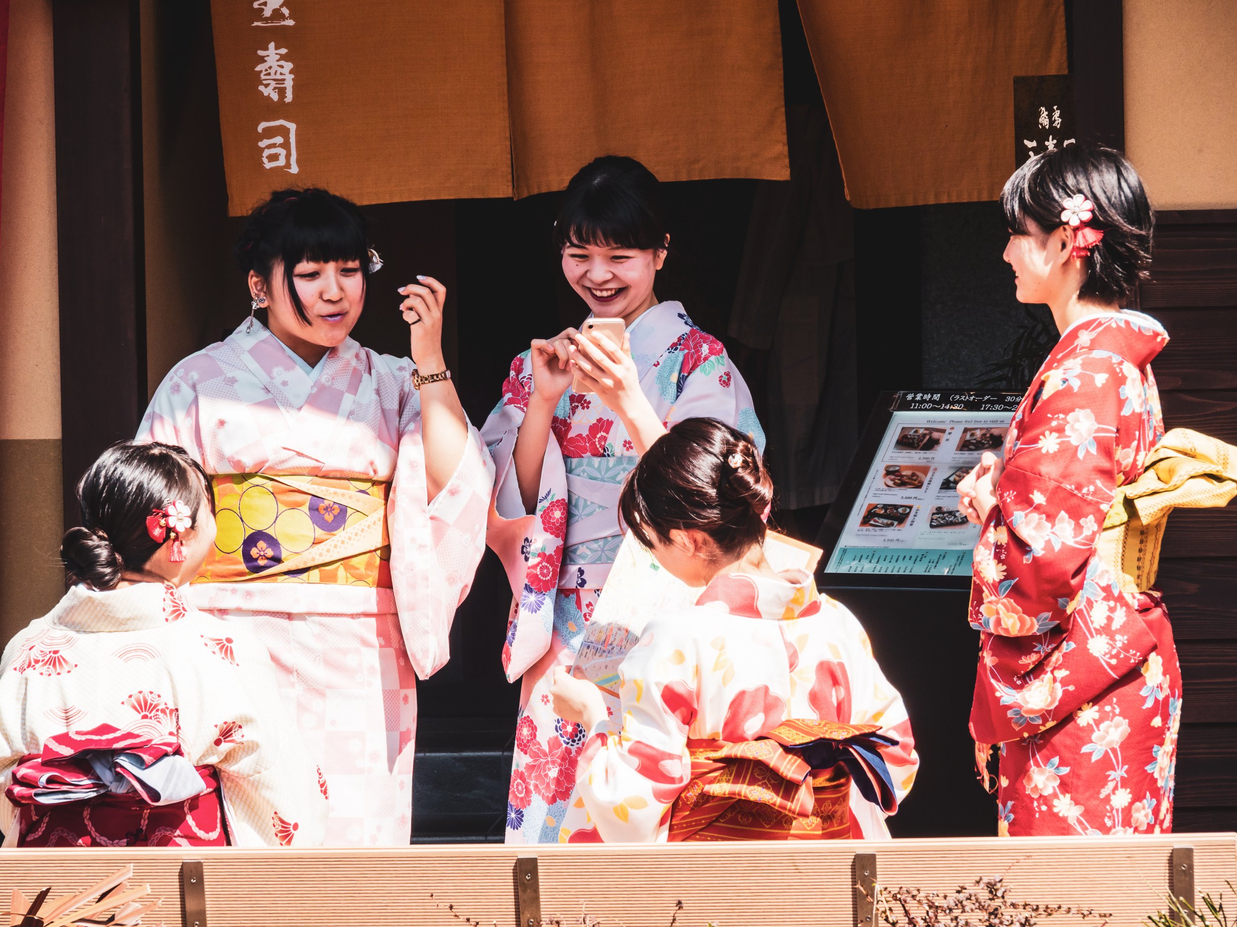 Geishas in Japan in Gruppe
