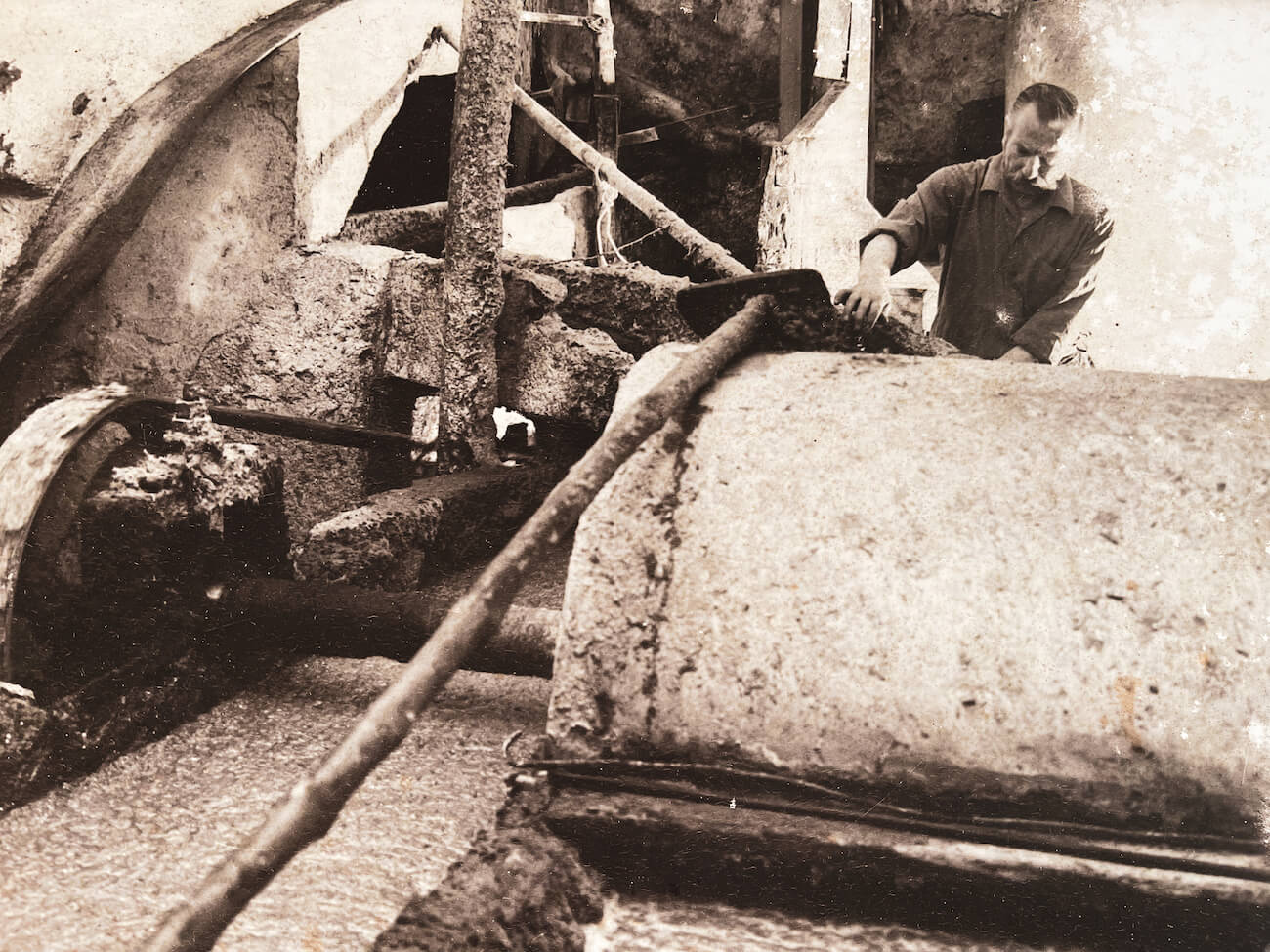 Man at machine on historical photo in the paper mill