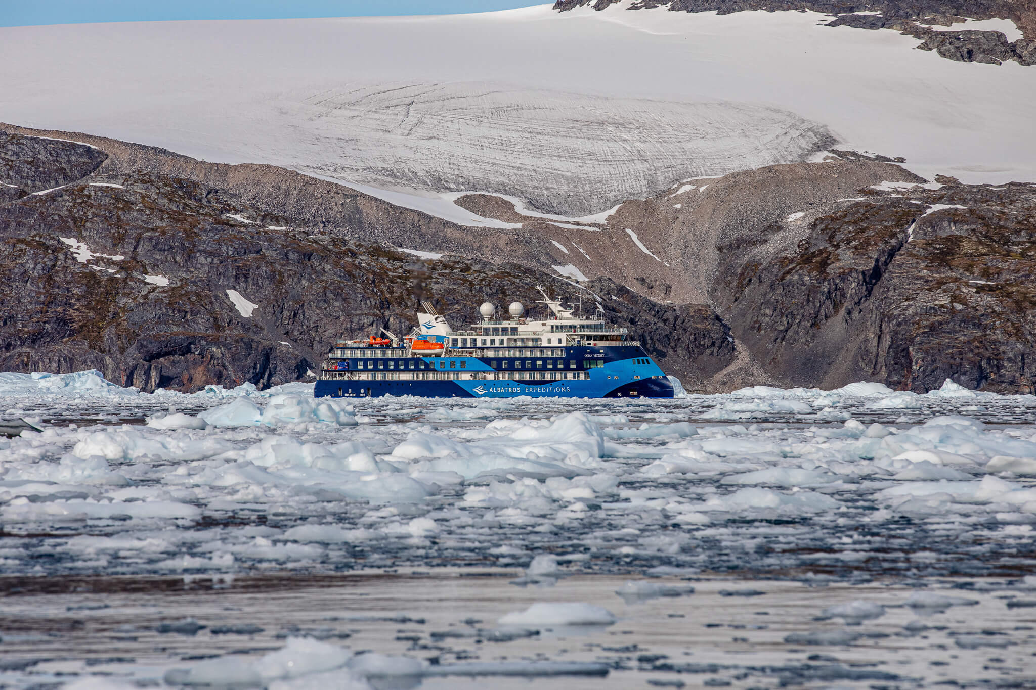 The ice of Cirera Cove aboard Ocean Victory © Albatros Expeditions